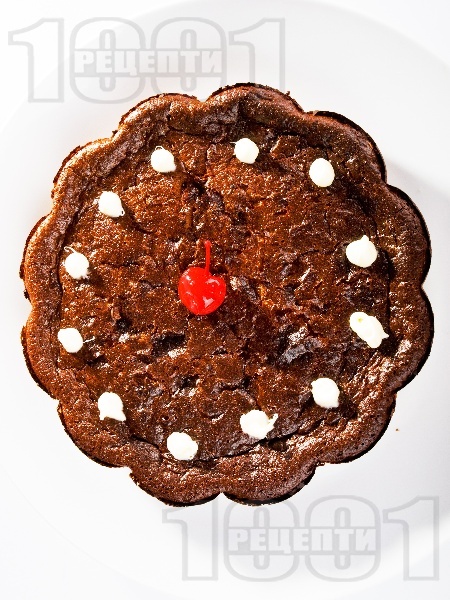 Меден кекс / сладкиш с канела, орехи и стафиди - снимка на рецептата